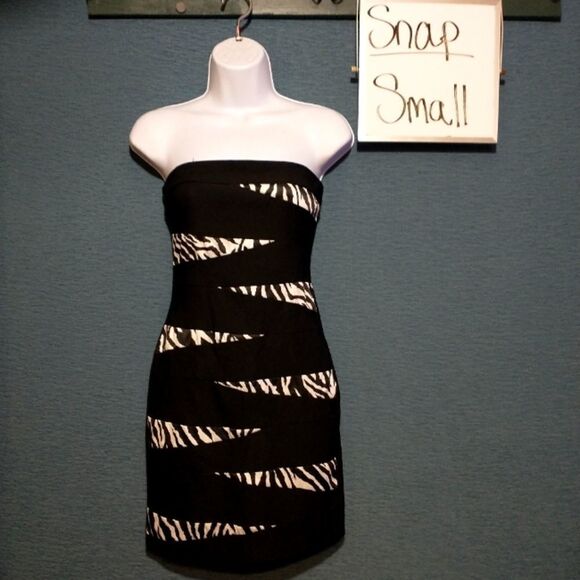 Snap Dresses & Skirts - Snap stretchy strapless minidress size small